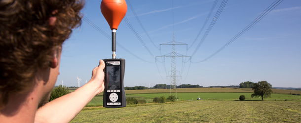 EMF-Messung an einer Stromleitung